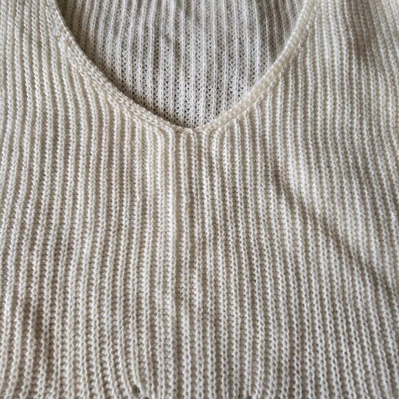 Women's Size X Large V-Neck Knit Beige Knit Tank W/Fringe Bottom - Picture 4 of 10
